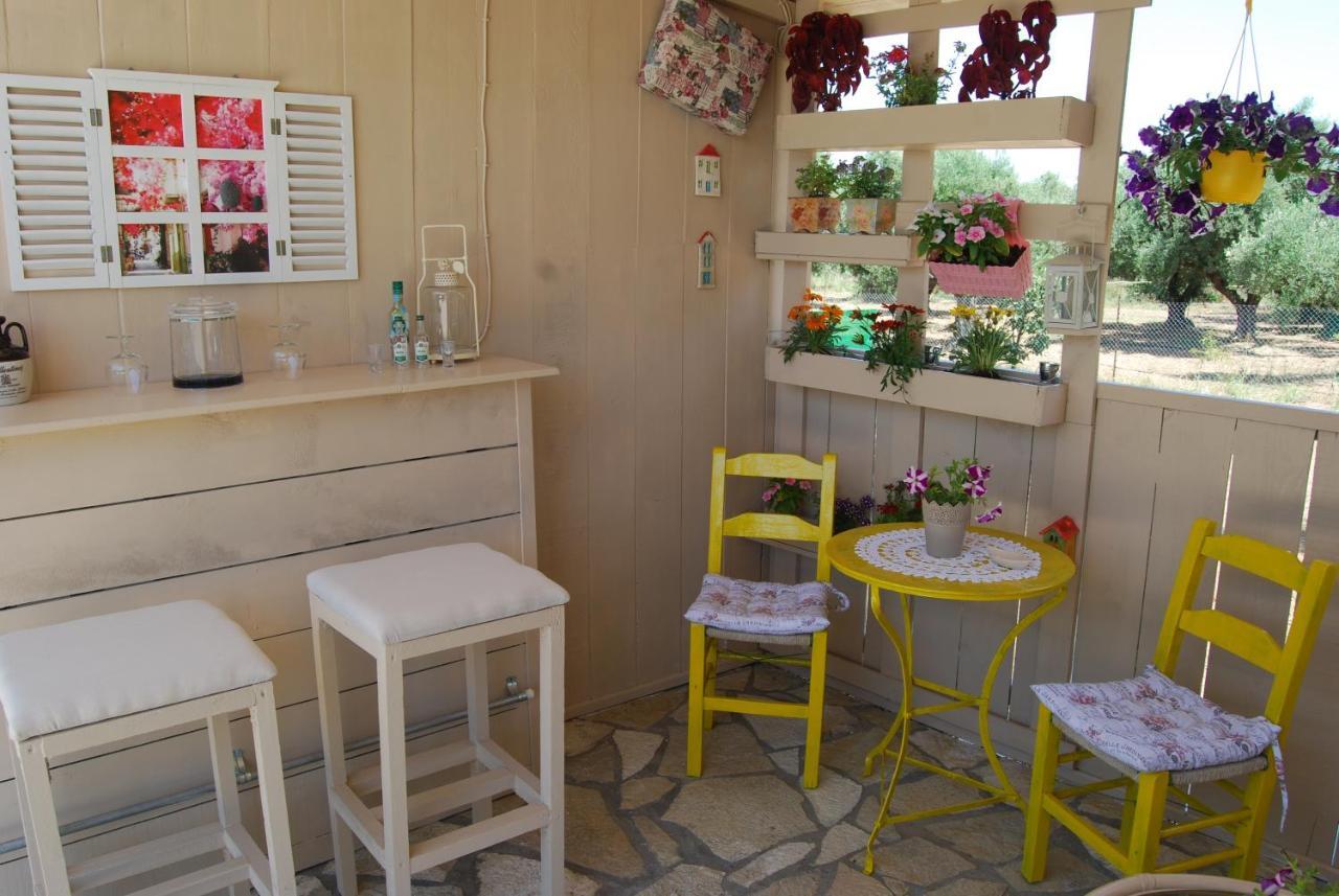 Luxury Traditional Room The Small Bookstore Kastro-Kyllini Ngoại thất bức ảnh