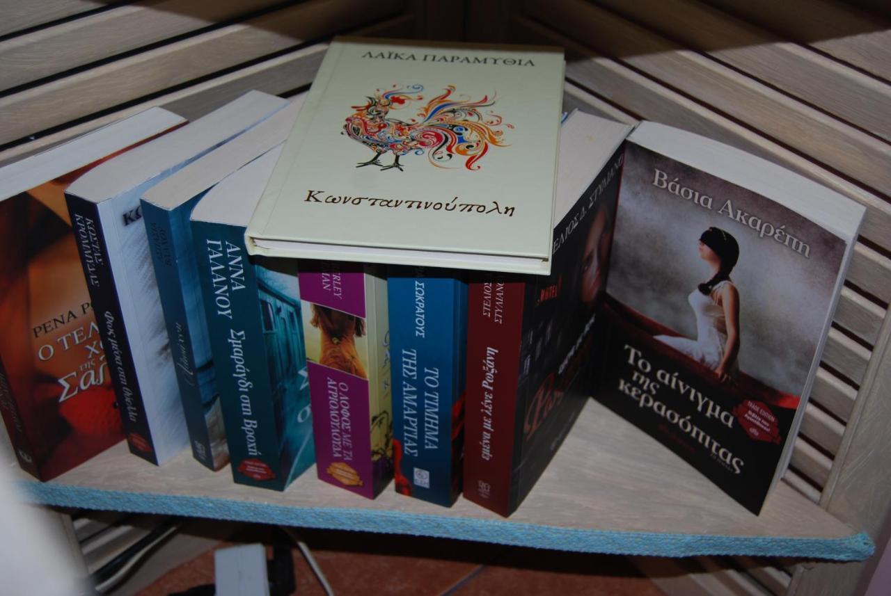 Luxury Traditional Room The Small Bookstore Kastro-Kyllini Ngoại thất bức ảnh