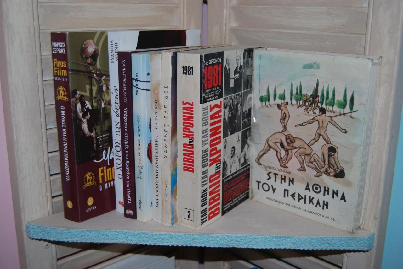 Luxury Traditional Room The Small Bookstore Kastro-Kyllini Ngoại thất bức ảnh
