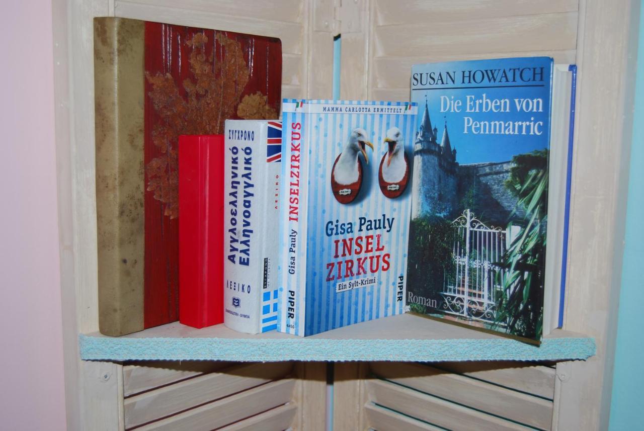 Luxury Traditional Room The Small Bookstore Kastro-Kyllini Ngoại thất bức ảnh